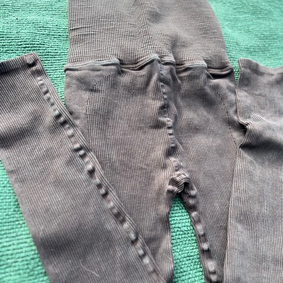 NWOT $78 Free People Happiness Runs Ribbed Compression Leggings in Black - Picture 3 of 9